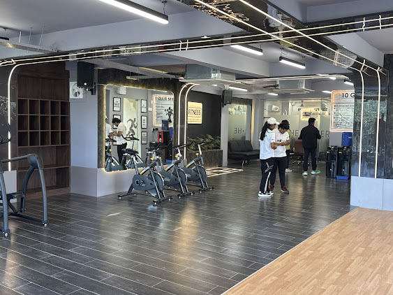 Modern cardiovascular floor with premium running decks and ellipticals
